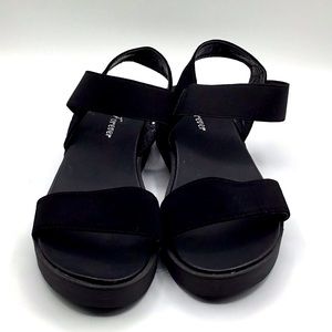 WOMEN’S SANDALS